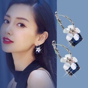 Blue crystal fashion earrings